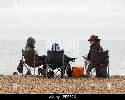 Eastbourne, Großbritannien. 16 Aug, 2018. Eastbourne Airshow: schlechte Wetter führte dazu, dass die meisten der geplanten Flüge am ersten Tag des Eastbourne International Air Show abgesagt wird, mit nur 3 Flüge statt: Chinook, belgische Luftwaffe 109 Hubschrauber & Typhoon um 4 Uhr an einem Tag der heftige Regen- und dichte Bewölkung. Credit: James Bell/Alamy leben Nachrichten Stockfoto