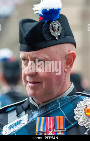 Glasgow, Schottland, Großbritannien. 16 August, 2018. Ein Mitglied des Pipers' Trail ein Kollektiv von der Royal Edinburgh Military Tattoo in Buchanan Street bei Rohrleitungen Leben. Credit: Skully/Alamy leben Nachrichten Stockfoto