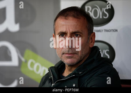 Burnley, Großbritannien. 16. August 2018. Istanbul Basaksehir Manager Abdullah Avcı vor dem UEFA Europa League dritte Qualifying Runde zweite Bein Übereinstimmung zwischen Burnley und Istanbul Basaksehir in Turf Moor am 16. August 2018 in Burnley, England. (Foto von Daniel Chesterton/phcimages.com) Credit: PHC Images/Alamy leben Nachrichten Stockfoto