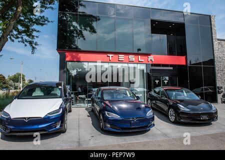 Toronto, Kanada. 16 Aug, 2018. Tesla Kanada in Toronto. Tesla Kanada hat angekündigt, dass die neue konservative Regierung von Ontario ist über das klagen, was Tesla behauptet, ist die unfaire Behandlung der neuen Regierung in ihrer Stornierung der elektrischen Auto Subventionsprogramm. Der Abbruch des Programms ist ein Nebenprodukt der Beendigung der Ontario carbon steuerliche Regelung, die von der früheren liberalen Regierung erlassen. Credit: Victor Biro/ZUMA Draht/Alamy leben Nachrichten Stockfoto