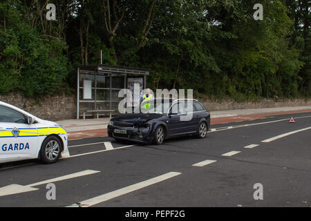 Cork, Irland. 16 Aug, 2018. Absturz beim Ballyhooly Straße und Norden Ring Road Kreuzung. Um 3 Uhr heute gab es eine Kollision zwischen zwei Autos auf der Straße und Norden Ballyhooly Ring Road Kreuzung gardai an der Szene kam schnell, um den Verkehr zu verwalten und die Autos entfernt wurden. Dies folgt eine Kollision zwischen einem PKW und einem Lkw heute Morgen an der gleichen Kreuzung. Credit: Damian Coleman/Alamy leben Nachrichten Stockfoto