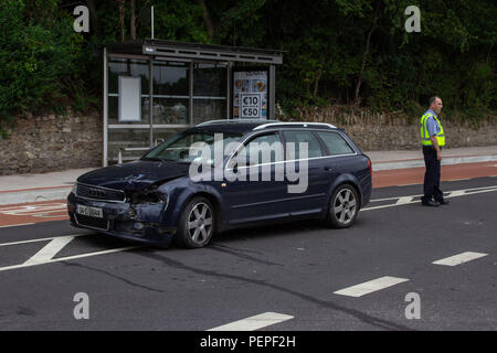 Cork, Irland. 16 Aug, 2018. Absturz beim Ballyhooly Straße und Norden Ring Road Kreuzung. Um 3 Uhr heute gab es eine Kollision zwischen zwei Autos auf der Straße und Norden Ballyhooly Ring Road Kreuzung gardai an der Szene kam schnell, um den Verkehr zu verwalten und die Autos entfernt wurden. Dies folgt eine Kollision zwischen einem PKW und einem Lkw heute Morgen an der gleichen Kreuzung. Credit: Damian Coleman/Alamy leben Nachrichten Stockfoto