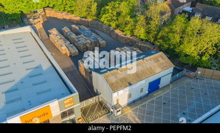 Luftaufnahme von Cannon Lane Retail Park, Farnham, Großbritannien Stockfoto