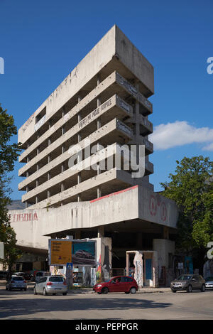 Die heruntergekommenen ehemaligen Ljubljanska Bank in Mostar, Bosnien und Herzegowina, wurde die 'Sniper Turm' Seit dem Balkan Krieg in den 90er Jahren genannt. Stockfoto