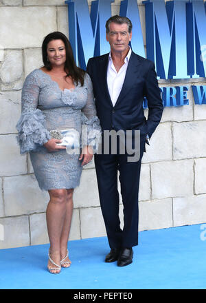 Die Weltpremiere von "Mamma Mia! Hier gehen wir wieder an den Eventim Apollo - Ankunft Mit: Pierce Brosnan, Keely Shaye Smith Wo: London, Großbritannien Wann: 16 Jun 2018 Credit: Mario Mitsis/WENN.com gehalten Stockfoto