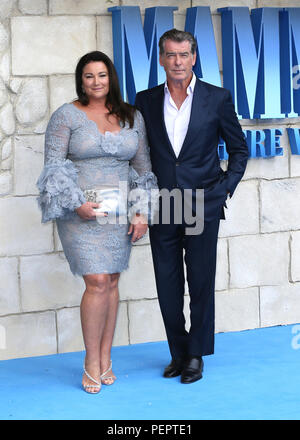 Die Weltpremiere von "Mamma Mia! Hier gehen wir wieder an den Eventim Apollo - Ankunft Mit: Pierce Brosnan, Keely Shaye Smith Wo: London, Großbritannien Wann: 16 Jun 2018 Credit: Mario Mitsis/WENN.com gehalten Stockfoto