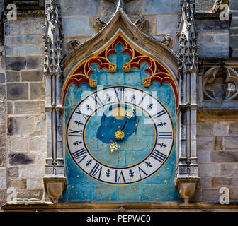 Uhr in der Kathedrale von Autun Autun, Burgund, Frankreich am 18. Juni 2013 getroffen Stockfoto