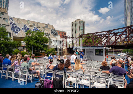 Chicago Architektur Bootstour mit touristischen und Führer auf Chicago, Fluß, Chicago, Illinois, USA Stockfoto