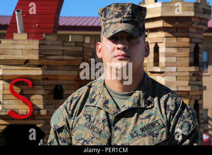 Sgt. Michel Garcia, ein schweres Gerät Mechaniker mit 7 Engineer Support Battalion, hat eine Marine seit mehr als acht Jahren. Garcia, ein Eingeborener von Newport News, Virginia, hat Ambitionen, ein Drill Instructor und eines Tages Gestaltung neuer Marines. Stockfoto
