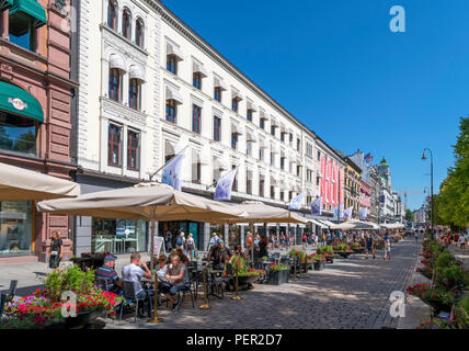 Cafés, Bars, Restaurants und Geschäfte auf der Karl Johans Gate im Zentrum der Stadt, Oslo, Norwegen Stockfoto