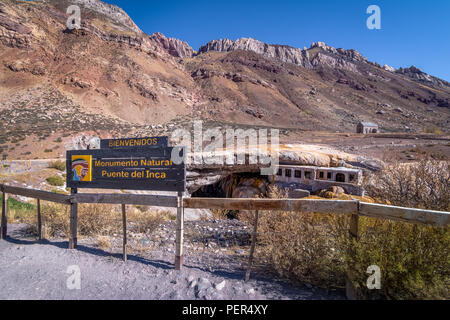 Puente del Inca oder Inca Bridge in der Nähe von Cordillera de Los Andes - Provinz Mendoza, Argentinien Stockfoto