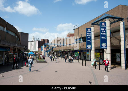 Markthalle und Einkaufspassage in der modernen Stadt Barnsley, South Yorkshire, Großbritannien Stockfoto