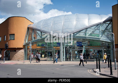 Ein futuristisches Design für die neue Barnsley Austausch, den neuen modernen Busbahnhof und Bahnhof der Stadt Barnsley Stockfoto