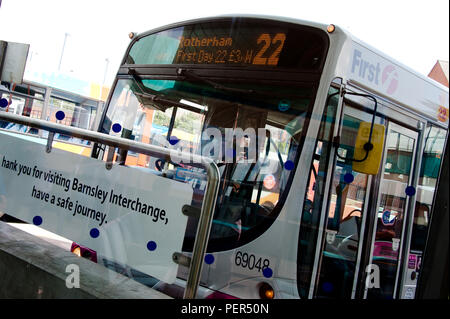 Ein futuristisches Design für die neue Barnsley Austausch, den neuen modernen Busbahnhof und Bahnhof der Stadt Barnsley Stockfoto