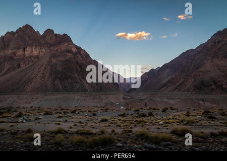 Bergen auf der Ruta 7 der Straße zwischen Chile und Argentinien durch die Cordillera de Los Andes - Provinz Mendoza, Argentinien Stockfoto