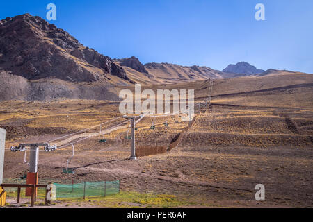 Los Penitentes Skigebiet Sessellift im Sommer in die Cordillera de Los Andes - Provinz Mendoza, Argentinien Stockfoto