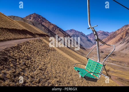 Los Penitentes Skigebiet Sessellift im Sommer in die Cordillera de Los Andes - Provinz Mendoza, Argentinien Stockfoto