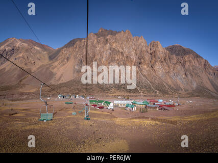 Luftaufnahme von Los Penitentes Ski Resort Dorf im Sommer in die Cordillera de Los Andes - Provinz Mendoza, Argentinien Stockfoto