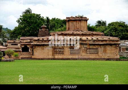 Kleine Tempel, Durga Tempel Komplex, Aihole, Bagalkot, Karnataka, Indien Stockfoto