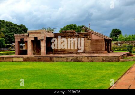 Kleine Tempel, Durga Tempel Komplex, Aihole, Bagalkot, Karnataka, Indien Stockfoto