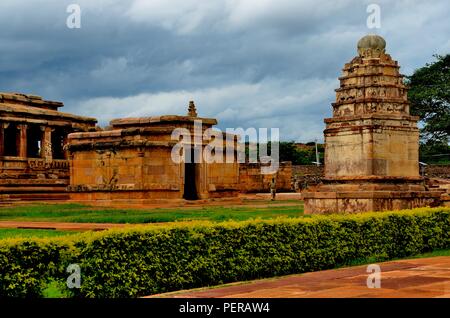 Kleine Tempel, Durga Tempel Komplex, Aihole, Bagalkot, Karnataka, Indien Stockfoto