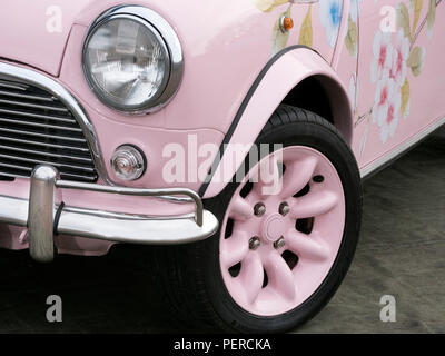 2000 Rover Mini Blume gemalt. Stockfoto