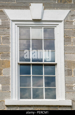 Ein Fenster an der Außenwand der Glocke Grove Plantation Historical Site, 18. Jahrhundert, der frühen amerikanischen Villa aus der Kolonialzeit, von James Madison's Familie gehört, Stockfoto