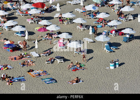 MAMAIA, Mamaia, Rumänien - AUGUST, 2018. Mamaia Beach an der Küste des Schwarzen Meeres - Blick vom Sky View Park Hotel, top Sommer Anziehungspunkt in Rumänien. Stockfoto