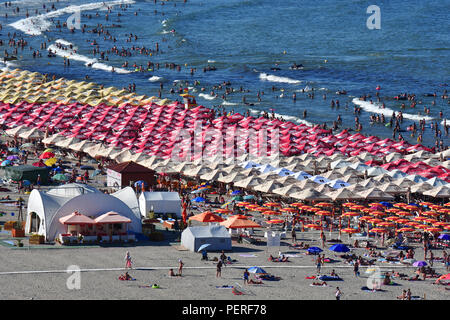 MAMAIA, Mamaia, Rumänien - AUGUST, 2018. Mamaia Beach an der Küste des Schwarzen Meeres - Blick vom Sky View Park Hotel, top Sommer Anziehungspunkt in Rumänien. Stockfoto