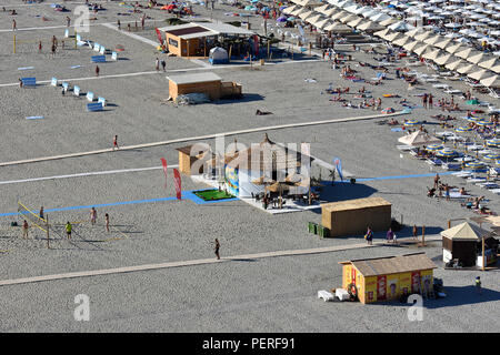MAMAIA, Mamaia, Rumänien - AUGUST, 2018. Mamaia Beach an der Küste des Schwarzen Meeres - Blick vom Sky View Park Hotel, top Sommer Anziehungspunkt in Rumänien. Stockfoto