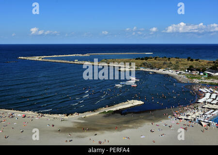 MAMAIA, Mamaia, Rumänien - AUGUST, 2018. Mamaia Beach an der Küste des Schwarzen Meeres - Blick vom Sky View Park Hotel, top Sommer Anziehungspunkt in Rumänien. Stockfoto
