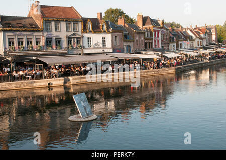 Saint-Leu, Amiens, Frankreich Cafes und Restaurants entlang des Kanals in das Venedig des Nordens Stockfoto