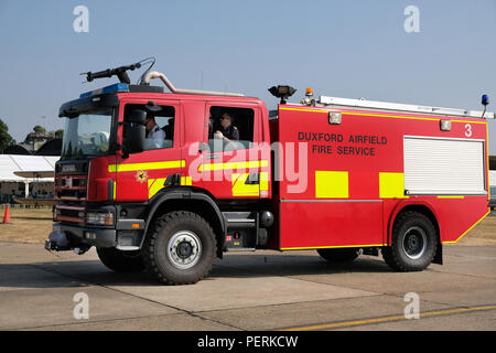 Flughafen und Flugplatz Brand gerät mit Schaum Kanone auf dem Dach. Stockfoto