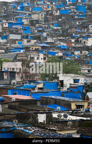 Slumgebiet Gehäuse in Asalpha, Mumbai, Indien Stockfoto