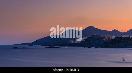 Sonnenuntergang über der Küste von Cabo de Palos an der Costa Calida in Spanien. Die Küste ist in der Nähe von Murcia entfernt. Stockfoto