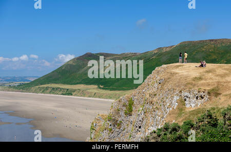 Rhossili Bay, das Gower, Wales, an einem sonnigen Sommertag. Rhossili ist auf der South Wales Küste, und gilt als einer der besten Strände in der Stockfoto