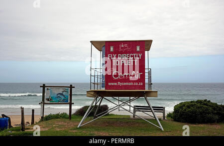 Lebensretter' Aussichtsplattform am Strand in Keurboomstrand in der Nähe von Plettenberg Bay an der Western Cape Coast entlang der Garden Route, Südafrika. Stockfoto