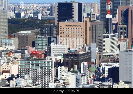 Tokio, Japan - Dezember 2, 2016: Stadt Architektur Blick auf Tokio. Tokyo ist die Hauptstadt von Japan. 37,8 Millionen Menschen leben in der Metro Area. Stockfoto