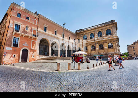 Rom, Italien, 19. Juli 2018: Schöne Fassade der Basilika St. Peter in Vincoli Bezirk Monti. Die Basilika verdankt seinen Namen der Ketten zu erhalten Stockfoto