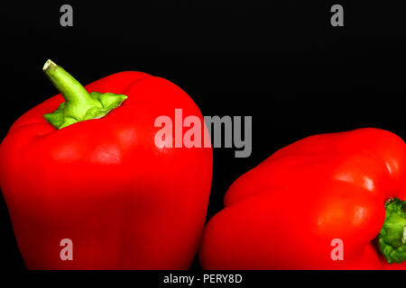 Paprika auf einem schwarzen Hintergrund isoliert Stockfoto