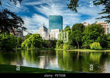 Blick auf die Skyline von öffentlichen Garten, Boston, Massachusetts, USA Stockfoto