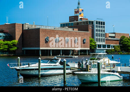 Museum der Wissenschaft, Boote in der Marina und Charles River in Boston, Massachusetts, USA Stockfoto