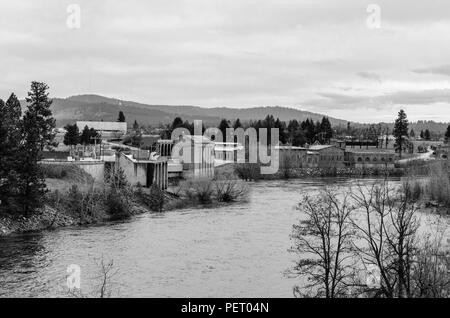 Flussaufwärts Damm am Spokane River. Spokane, Washington. Stockfoto