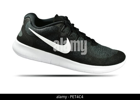 Samut Sakhon Thailand August 13, 2018: Produkt Schießen von Nike Herren sport Laufschuh auf weißem Hintergrund, Nike Laufschuhe Stockfoto