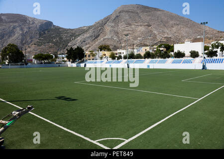 Künstliche Fußballplatz in Kamari, Santorini Stockfoto