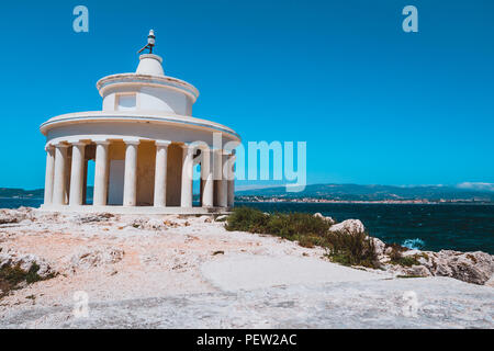 Leuchtturm von St. Theodor in Argostoli gegen klare Blu Sky. Insel Kefalonia. Griechenland Stockfoto