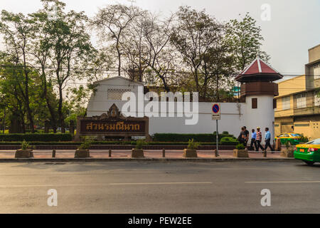 Bangkok, Thailand - 2. März 2017: Ansicht vorne am Eingang des Rommaneenat Park, das ehemalige "Bangkok spezielle Gefängnis". Heute hat er Pu werden Stockfoto