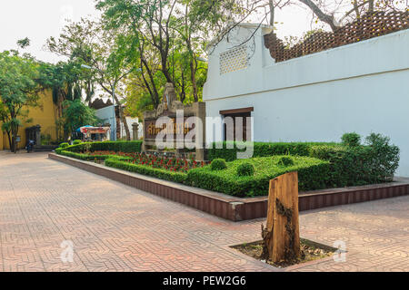 Bangkok, Thailand - 2. März 2017: Ansicht vorne am Eingang des Rommaneenat Park, das ehemalige "Bangkok spezielle Gefängnis". Heute hat er Pu werden Stockfoto