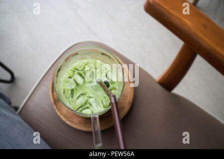 Eistee grüner Tee latte auf obere Ansicht, Foto Stockfoto