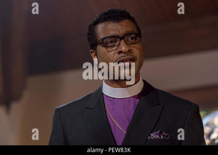 RELEASE DATE: April 13, 2018 Title: Kommen Sonntag STUDIO: Nexflix Regie: Joshua Marston PLOT: Evangelist Carlton Pearson ist durch seine Kirche für das predigen, dass es keine Hölle ist geächtet. In den Hauptrollen: CHIWETEL EJIOFOR als Carlton Pearson. (Bild: © Nexflix/Entertainment Bilder) Stockfoto